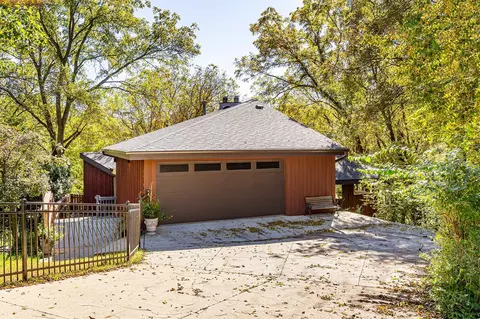 4702 Dover Dr, Ames, IA 50014