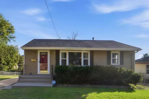 2637 Grandview Ave, Des Moines, IA 50317
