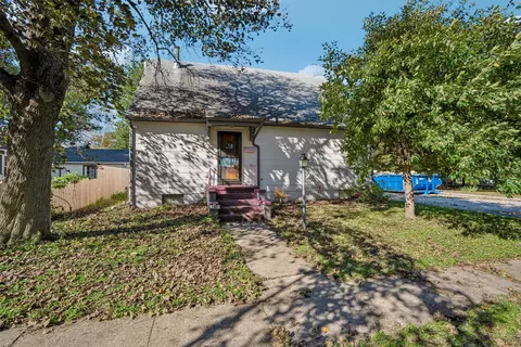 105 N C St, Indianola, IA 50125