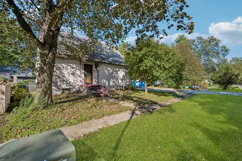 105 N C St, Indianola, IA 50125