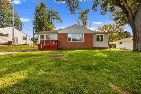 7216 Monroe Ct, Urbandale, IA 50322