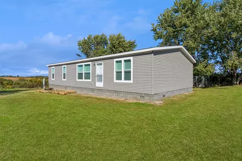 1233 Virginia St, Columbia, IA 50057