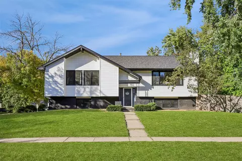 1607 Rio Valley Dr, Clive, IA 50325