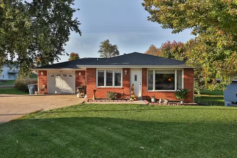 100 Vermeer Rd, Pella, IA 50219