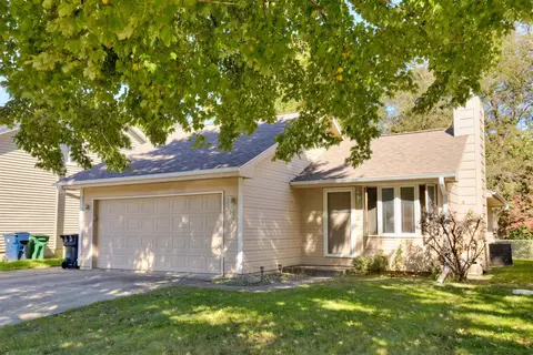 3841 92nd Dr, Urbandale, IA 50322