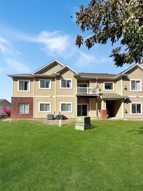 1108 N 6th St #52, Indianola, IA 50125
