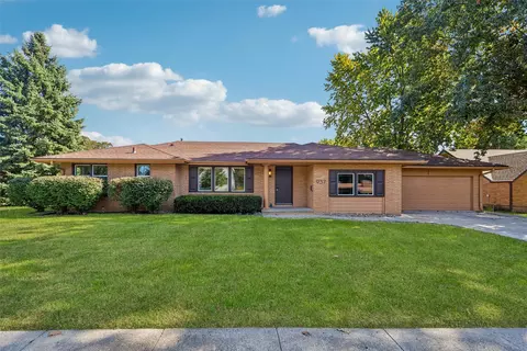 937 13th St, West Des Moines, IA 50265