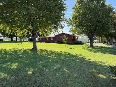 1824 W Summit St, Winterset, IA 50273