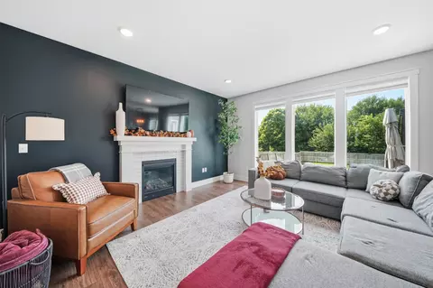 380 NW Georgetown Dr, Waukee, IA 50263
