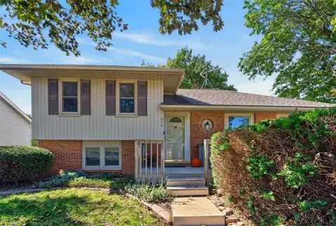 618 12th Ave NW, Altoona, IA 50009