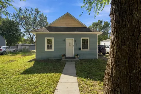 2409 Lyon St, Des Moines, IA 50317