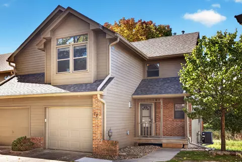 1070 50th St #7F, West Des Moines, IA 50266
