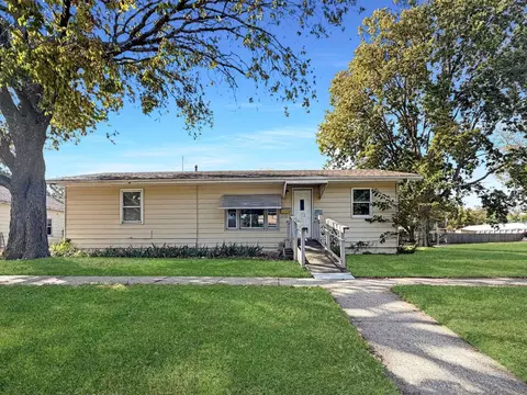 319 N 7th St, Adel, IA 50003