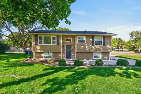 6860 NW 5th St, Des Moines, IA 50313