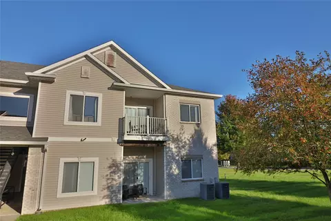 8601 Westown Pkwy #5215, West Des Moines, IA 50266