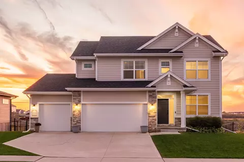 3144 Lakeview Dr SE, Altoona, IA 50009