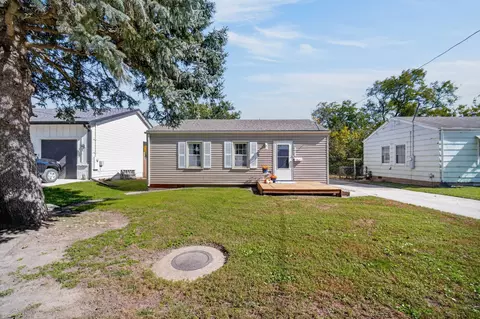 2705 E 16th St, Des Moines, IA 50316