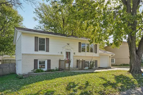 110 S H St, Indianola, IA 50125