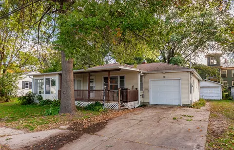 608 E 8th St N, Newton, IA 50208