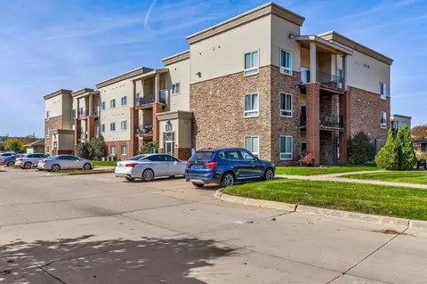 6350 Coachlight Dr #3108, West Des Moines, IA 50266