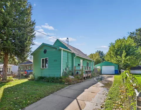 2711 Chicago Ave, Des Moines, IA 50317