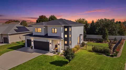 105 91st St, West Des Moines, IA 50266