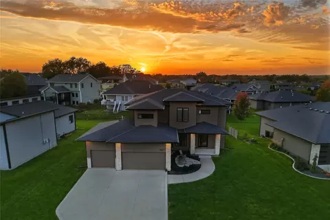 9427 Switchgrass Trl, Norwalk, IA 50211