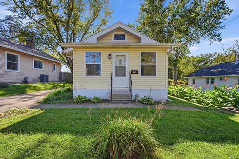 942 Creston Ave, Des Moines, IA 50315