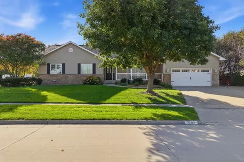 7502 Goodman Dr, Urbandale, IA 50322