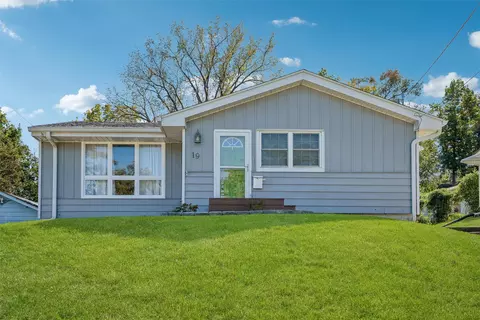 19 E Creston Ave, Des Moines, IA 50315