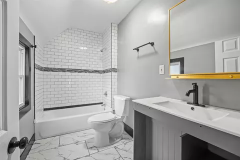 Bath - 2210 E Walnut St, Des Moines, IA 50317 photo 4 of 4