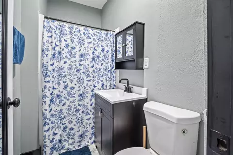 Bath - 2210 E Walnut St, Des Moines, IA 50317 photo 1 of 4