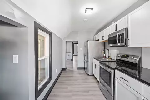 Entry Way - 2210 E Walnut St, Des Moines, IA 50317 photo 3 of 3