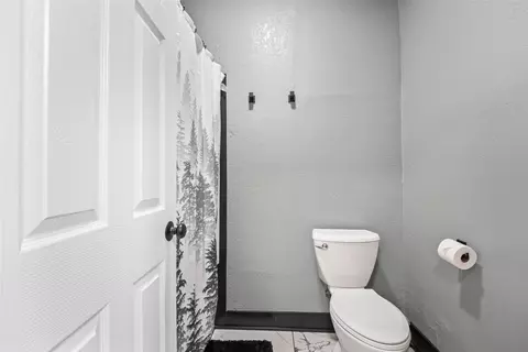 Bath - 2210 E Walnut St, Des Moines, IA 50317 photo 2 of 4