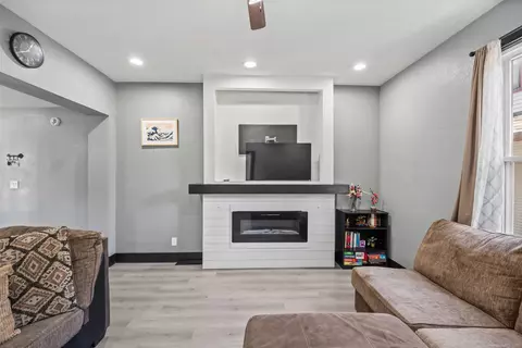 Other - 2210 E Walnut St, Des Moines, IA 50317 photo 2 of 9
