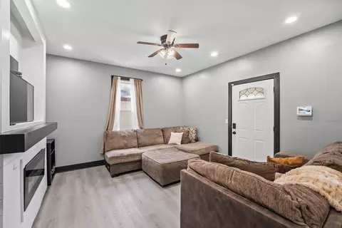 Other - 2210 E Walnut St, Des Moines, IA 50317 photo 3 of 9