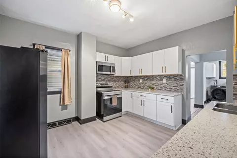 Kitchen - 2210 E Walnut St, Des Moines, IA 50317 photo 2 of 3