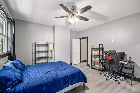 Bedroom - 2210 E Walnut St, Des Moines, IA 50317 photo 1 of 4
