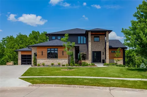 8033 NW 104th Ct, Johnston, IA 50131