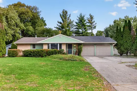 5103 Lower Beaver Rd, Des Moines, IA 50310