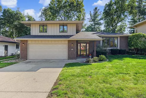 9608 Valdez Dr, Urbandale, IA 50322