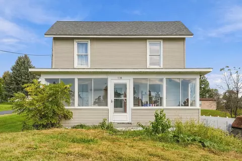 318 W State St, Oxford, IA 52322