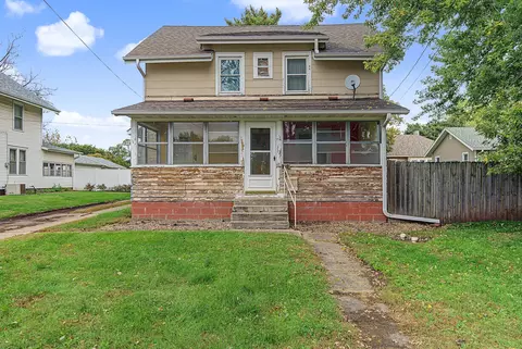 912 N 4th Ave E, Newton, IA 50208