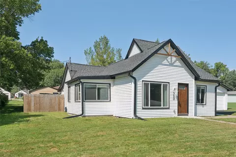 320 N 5th St, Carlisle, IA 50047