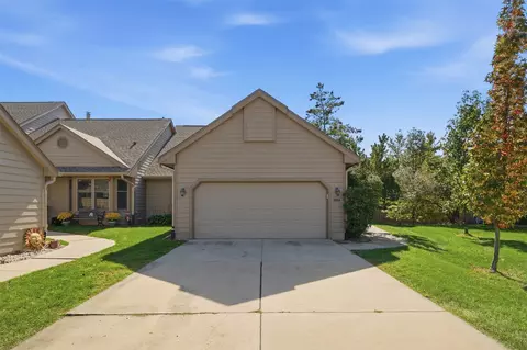 2014 Maple Cir, West Des Moines, IA 50265