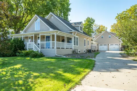 135 S 5th St, Carlisle, IA 50047