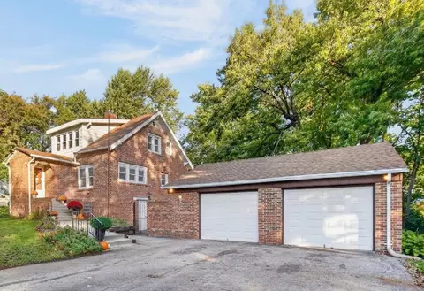 825 Maxwelton Dr, Des Moines, IA 50315