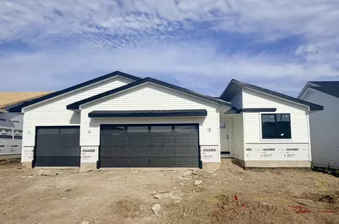 909 Spruce Ave, Norwalk, IA 50211