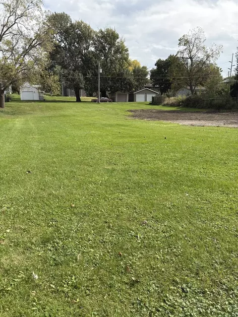 610 Center St, Grinnell, IA 50112