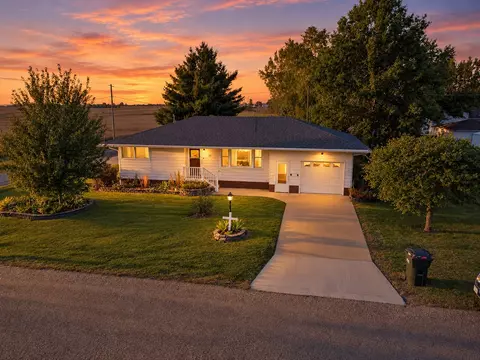 615 W Adams St, Monroe, IA 50170